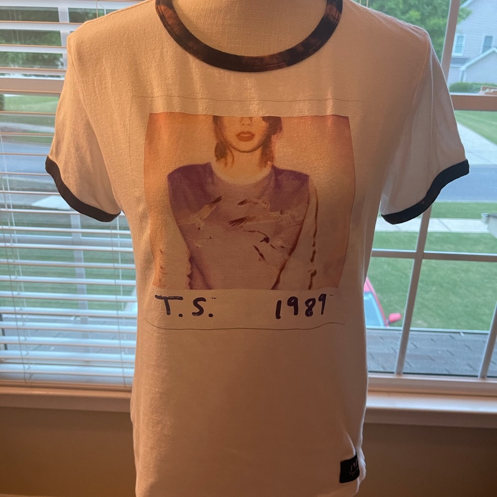Taylor Swift 1989 shirt